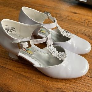 Rachel Shoes Bianca 2 White Patent Leather Special Occasion Shoes. Girls Size 4.
